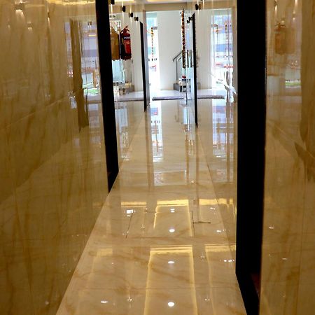 Hotel Comfy Inn Mumbai Exteriör bild