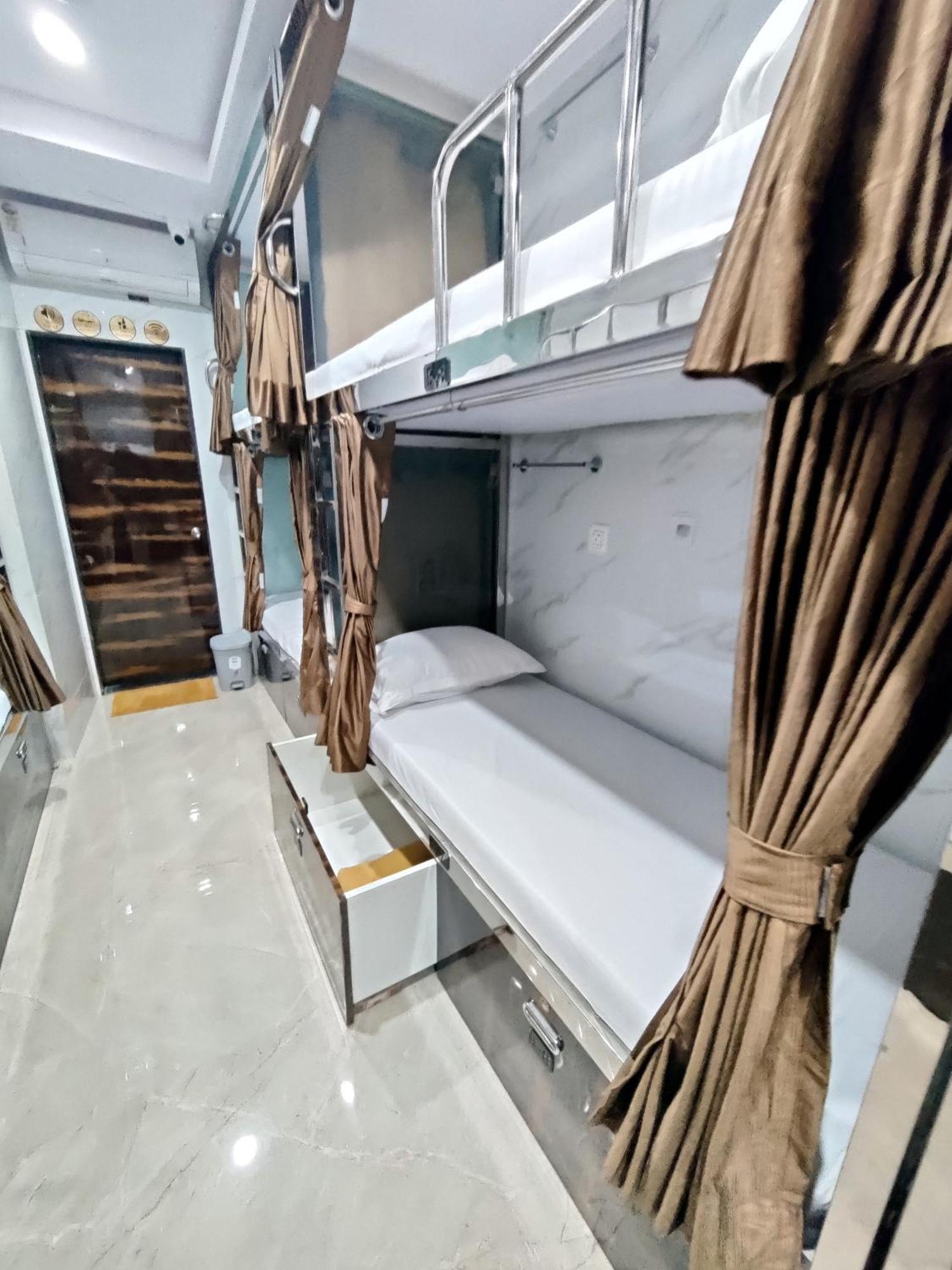 Hotel Comfy Inn Mumbai Exteriör bild