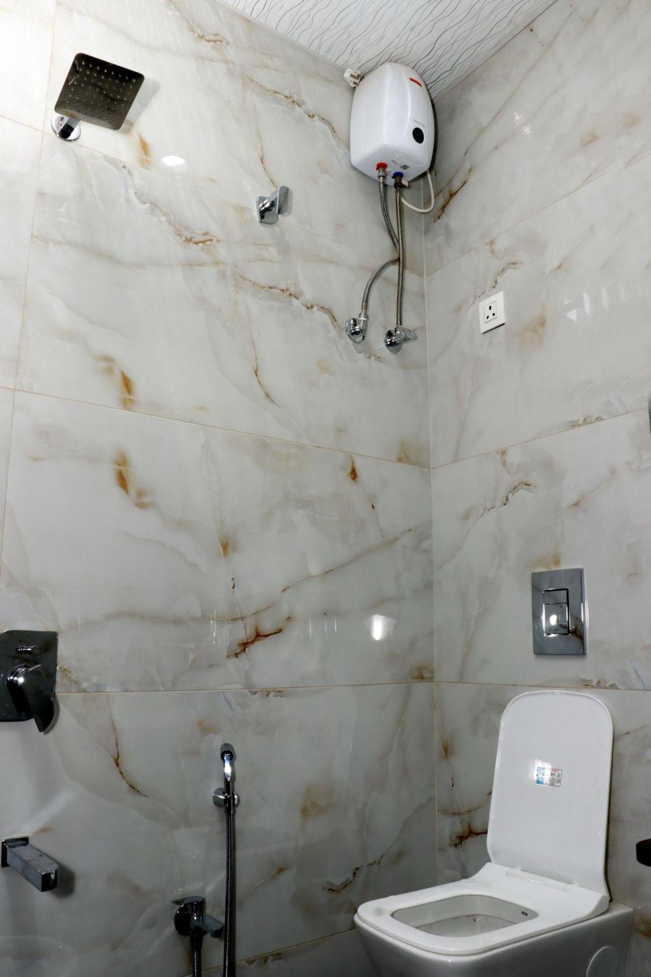 Hotel Comfy Inn Mumbai Exteriör bild