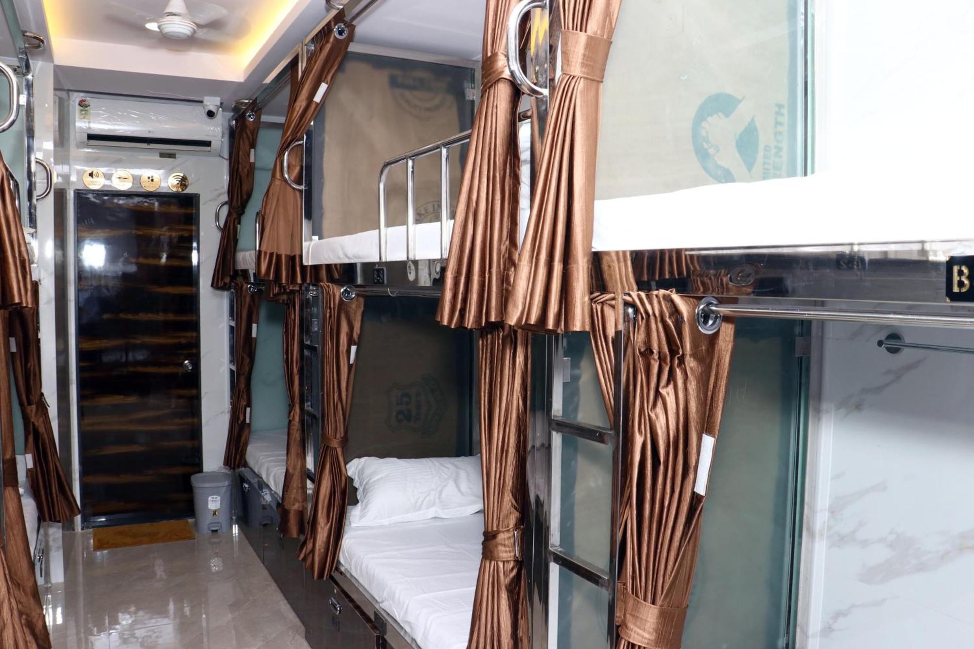 Hotel Comfy Inn Mumbai Exteriör bild